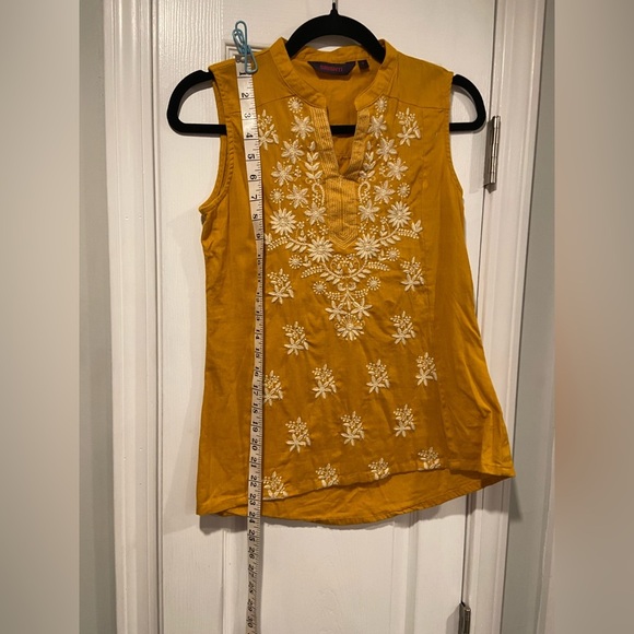 Srishti Size S Mustard Yellow Cotton Blend Pullover Embroidered Sleeveless Top - Picture 6 of 10